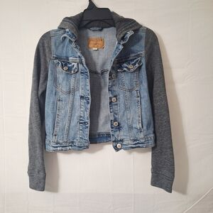 Hollister Women's Blue Denim Jean Jacket with Gray Sleeves 2000s